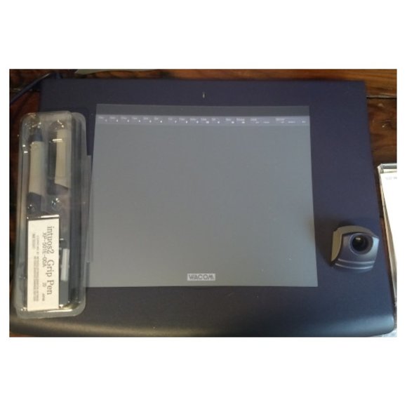 Wacom Intuos 2 USB 6x8 Graphics Drawing Tablet XD-0608-U w/ Pen and 2D Mouse - Picture 2 of 5